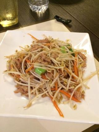 Maiale con germogli di soia