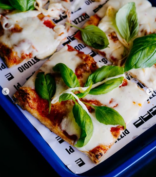 Margherita mezza teglia