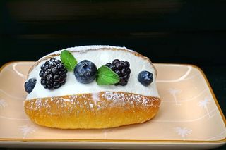 Maritozzo frutti di bosco 