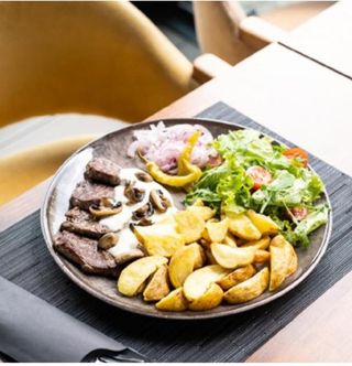 Medaljoni u sosu od pečuraka