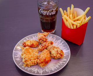 Pollo fritto 6 pezzi + patatine e bibita a scelta