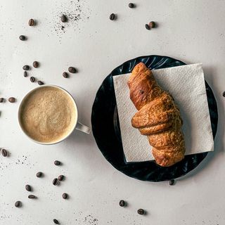 Café Aux Choix & Croissant