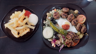 Assiette Mixte Œuf & Kebab