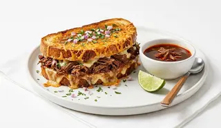 Sandwich Quesa Birria