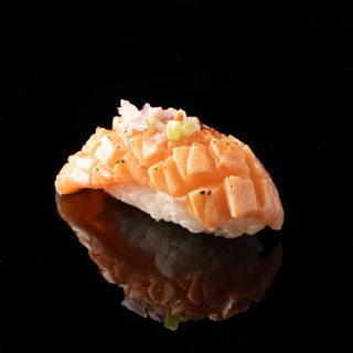 N°22, Sushi Saumon snacké (2pcs)