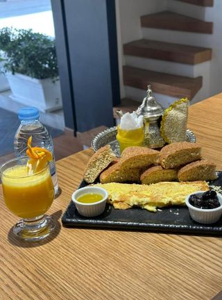 Petit Déjeuner Omelette Fromage