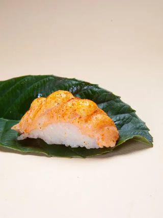 N4 - Nigiri Saumon Braisé Spicy