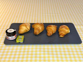  Mini kroasani sa džemom i puterom 