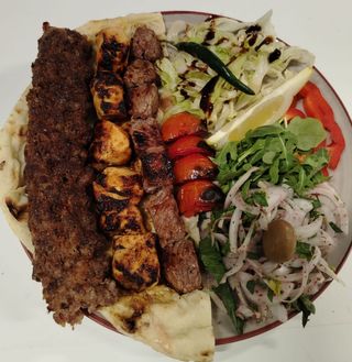 Misto kebab pollo e carne