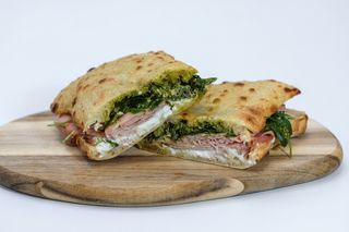 Sendvič Mortadella pesto