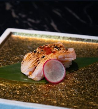 Nigiri jyou salmone