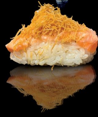 151.Nigiri sake zafferano 2 pezzi