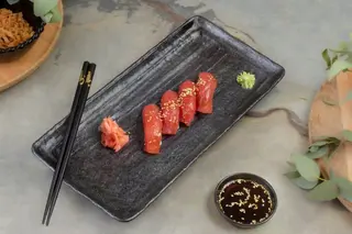 Nigiri tuna