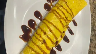 Omelette ripiena di riso saltato