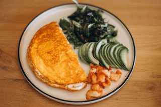 Omlet Poulard sa gamborima, avokadom i mixom zelenih salata 280g