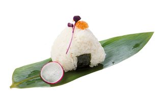 100. Onigiri Sake - 1 pezzo