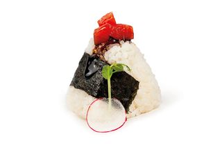103. Onigiri spicy maguro - 1 pezzo