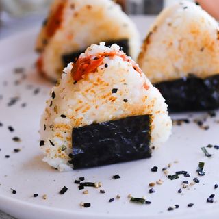 121 Onigiri spicy salmon