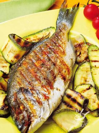 Orata alla griglia con verdure grigliate