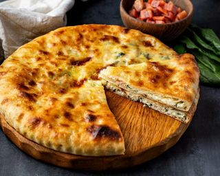 Осетинский пирог с мясом, овощами и сыром (750г)