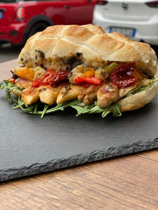 Panino componibile con tagliata di pollo