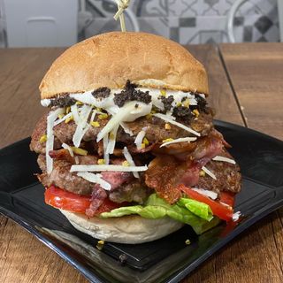 Panino componibile con doppio hamburger cacio e pepe