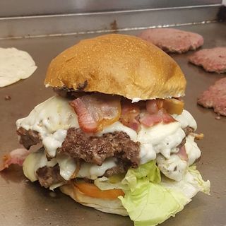 Panino componibile con hamburger di scottona cacio e pepe