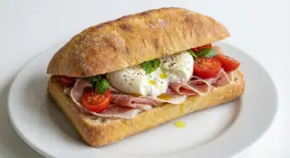 Panino con crudo e burrata