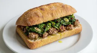Panino con salsiccia e friarielli