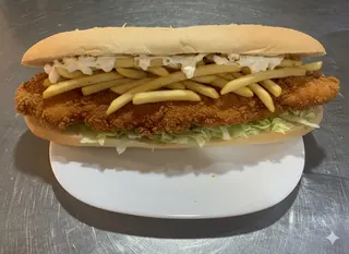 Cotoletta di pollo, patatine e salsa - medio