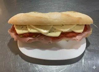 Panino medio con mortadella di Modena ai pistacchi provola affumicata ‘nduja calabrese