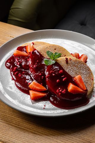 Панкейки с ягодным соусом (240г)