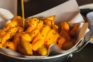 Patatine fritte con cheddar