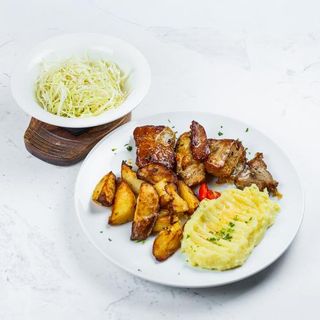 Pečena teletina s prilogom