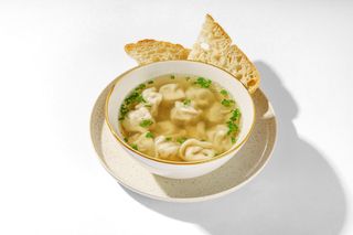 Пельмени говяжьи с бульоном (350г)