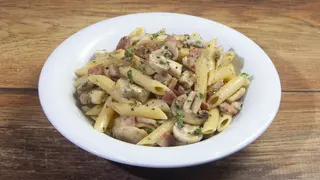 Penne Prosciutto e Funghi