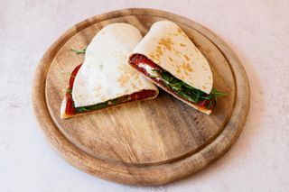 Piadina bresaola, Grana, rucola e pomodoro