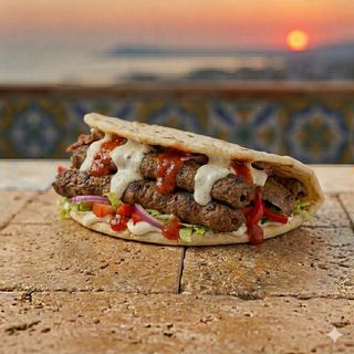 Piadina, carne, salse