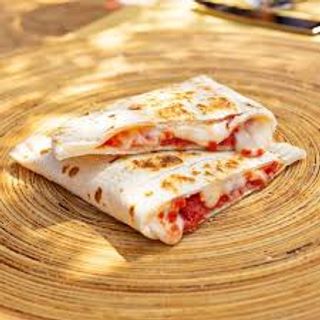 Piadina  mozzarella, salsa, pomodoro e origano