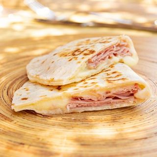 Piadina prosciutto cotto e formaggio