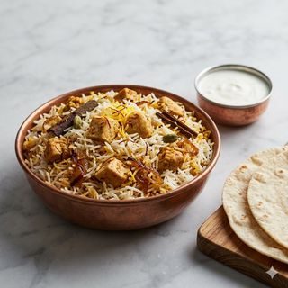 Piatto biryani con riso basmati