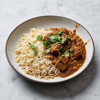 Piatto di riso con carne
