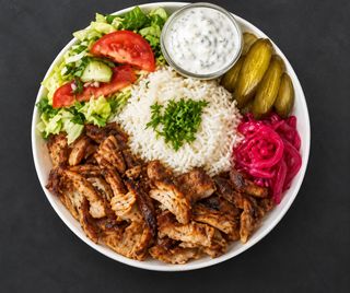 Piatto kebab con riso