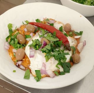 Piatto kafteji con patatine fritte