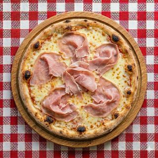 Pizza con cooked ham, edam cheese