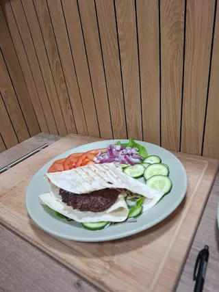 Pljeskavica u tortilji