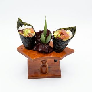 Salmon Or Tuna Hand Roll (Temaki)