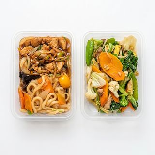 Fried Chicken with Fried Noodles