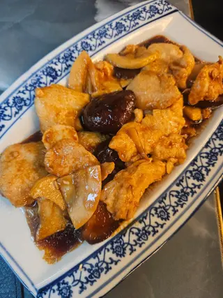 Pollo con funghi e bambù