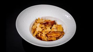 36 Pollo con funghi e bambù